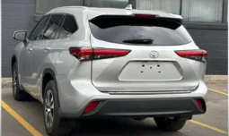 2022 Toyota Highlander XLE AWD full