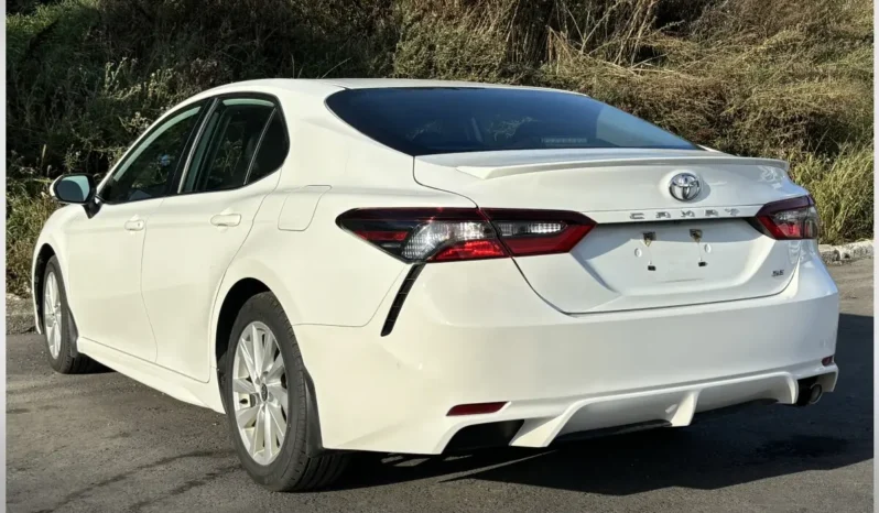 2022 Toyota Camry SE full