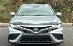 2022 Toyota Camry Hybrid SE Upgrade full