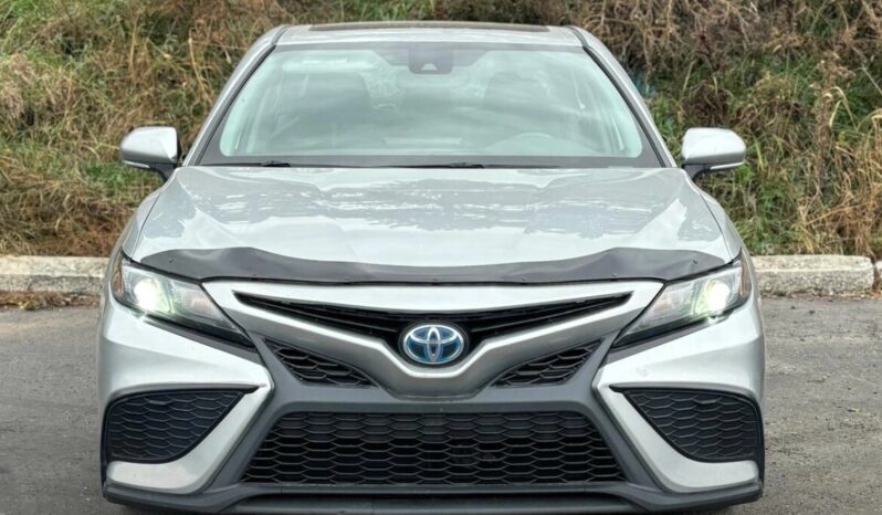 2022 Toyota Camry Hybrid SE Upgrade full