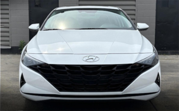 2023﻿ ﻿Hyundai﻿ ﻿Elantra﻿ ﻿Preferred w/ Sun&Tech