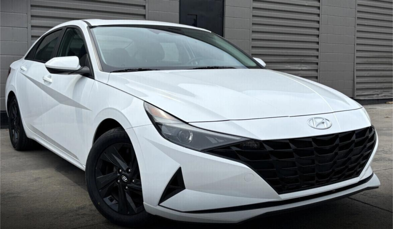 2023 Hyundai Elantra Preferred w/ Sun&Tech full