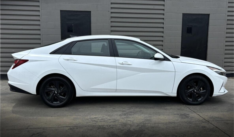 2023 Hyundai Elantra Preferred w/ Sun&Tech full