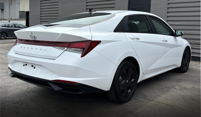 2023 Hyundai Elantra Preferred w/ Sun&Tech full