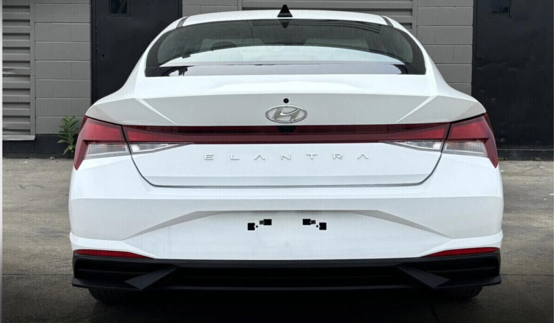 2023 Hyundai Elantra Preferred w/ Sun&Tech full