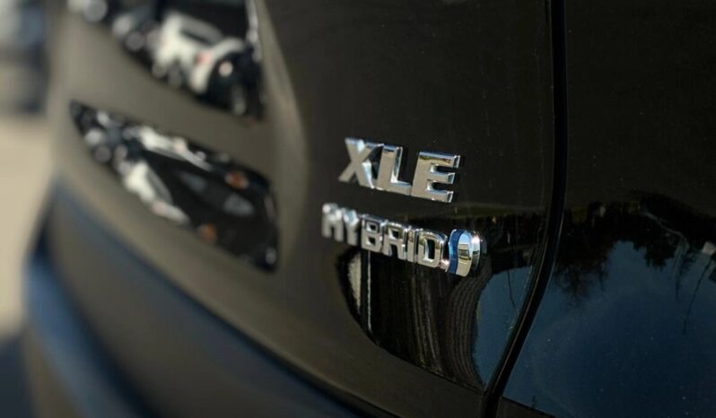 2023 Toyota RAV4 Hybrid XLE AWD full