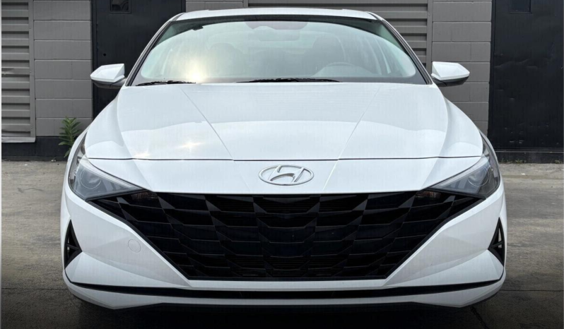 2023 Hyundai Elantra Preferred w/ Sun&Tech full
