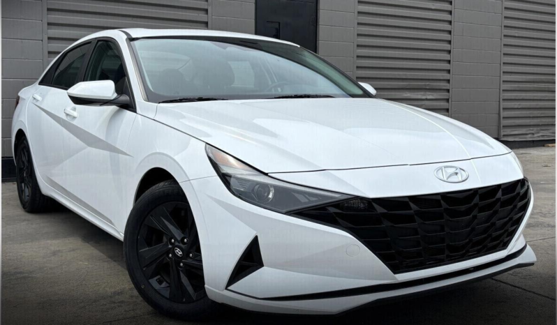 2023 Hyundai Elantra Preferred w/ Sun&Tech full