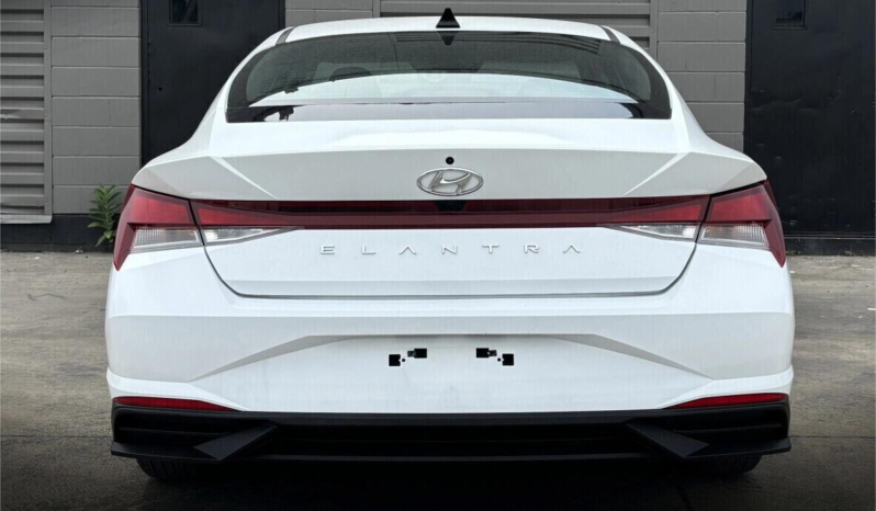 2023 Hyundai Elantra Preferred w/ Sun&Tech full