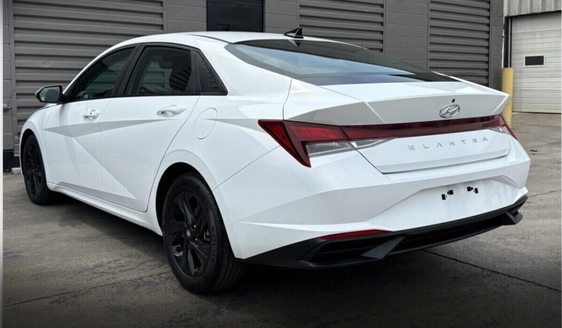 2023 Hyundai Elantra Preferred w/ Sun&Tech full