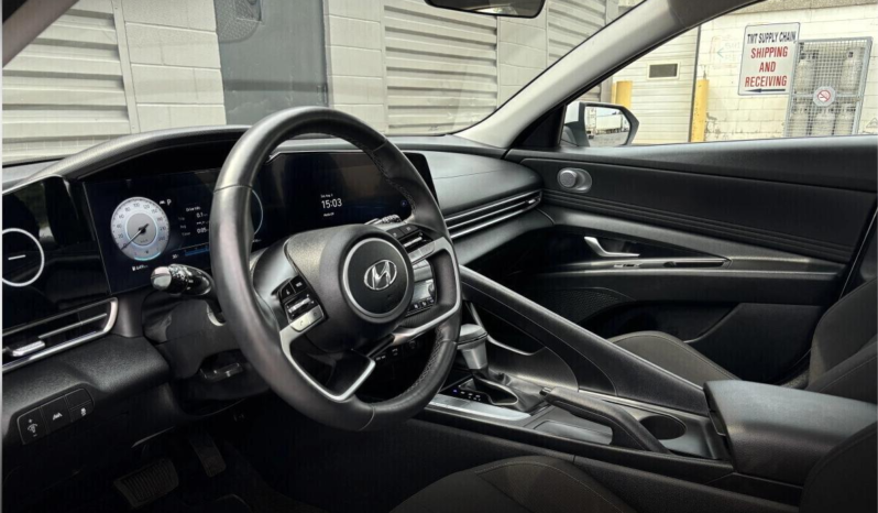 2023 Hyundai Elantra Preferred w/ Sun&Tech full